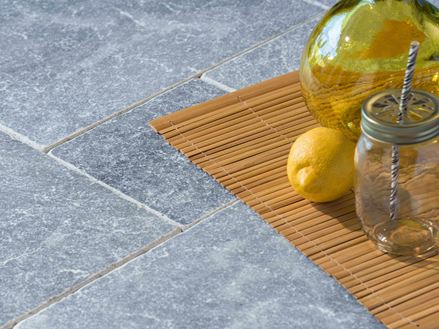 Aperitivo estivo sul marmo di Afyon Grey