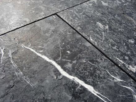 Lastre di pietra blu blu oceano, primo piano del motivo