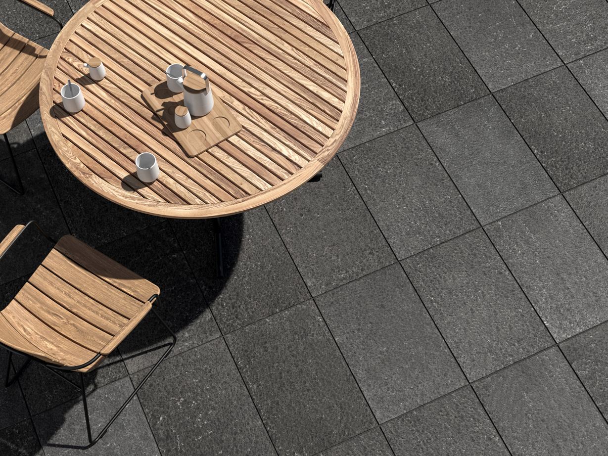 Patio moderno di design in antracite scuro Piastrella per terrazza Basalto Takeda 3