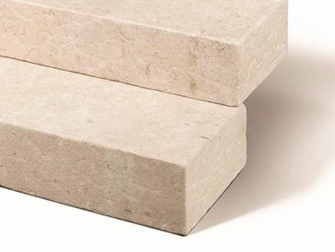 Gradini a blocco in pietra calcarea Camino Sand tagliati a misura