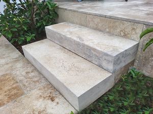 Travertino_block_step_scala_chiusa