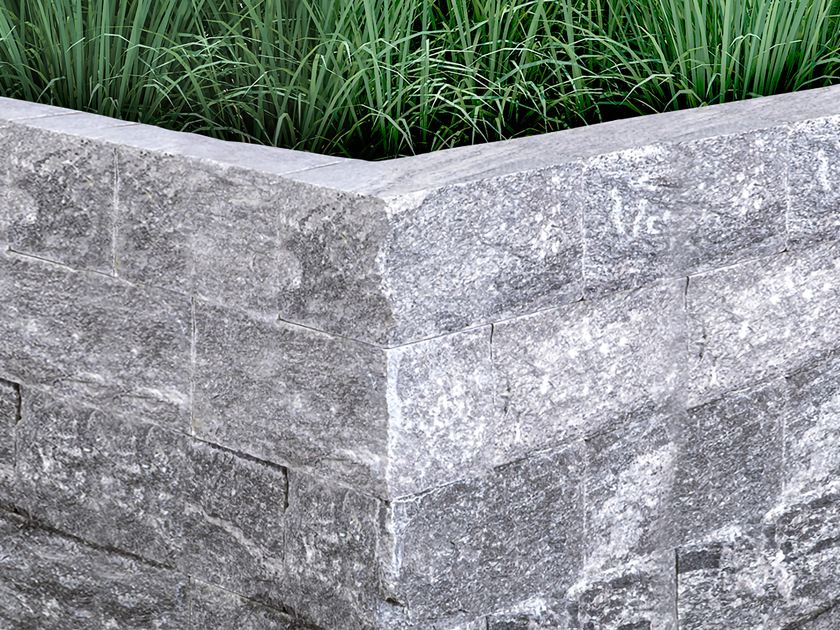 Mattoni di pietra Gneiss Urban Grey Line con erba