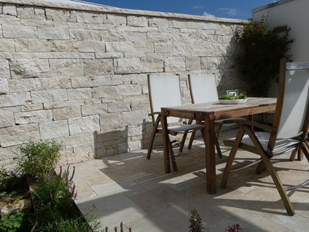 Tarvertino Medium Select Mattoni di pietra rustici con terrazzo