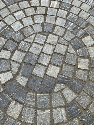 Sampietrini in gneiss Urban Grey Line posati in cerchio