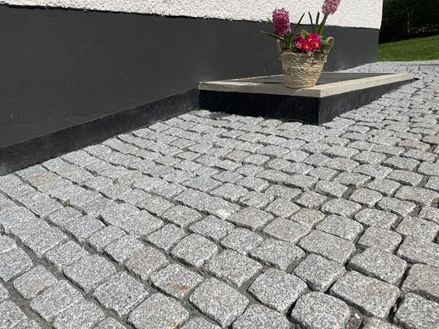 Paving_stone_granite Silver_Rustice_driveway_flowers