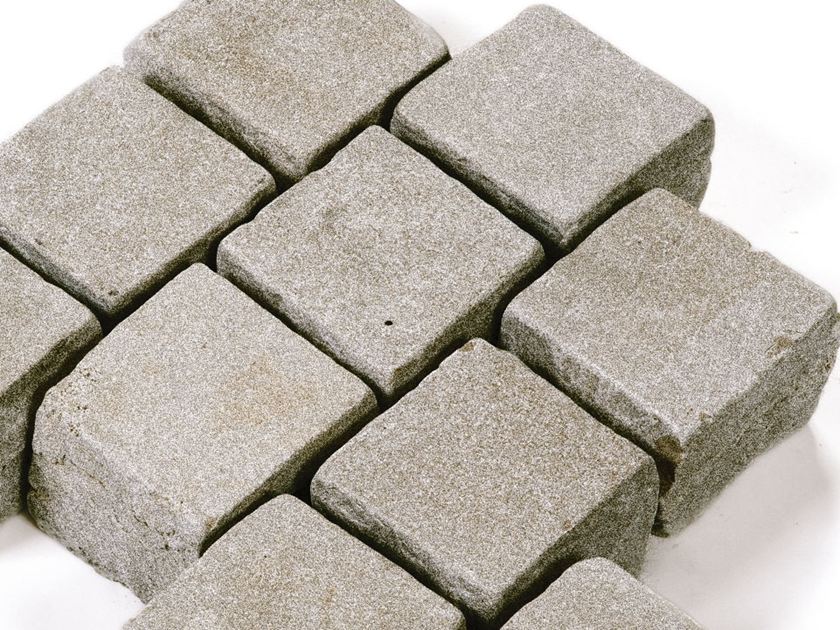 Sampietrini Dettaglio pietra calcarea Camino Grey