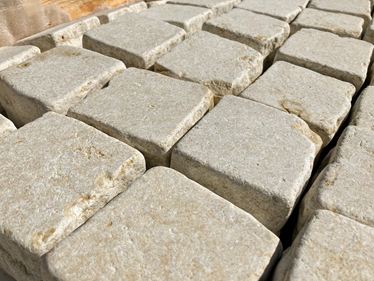 Pietra da pavimentazione_Calcare_Royal_Beige_schrg