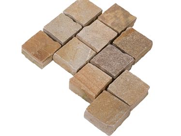 Sampietrini in quarzite Irish Gold, a vista