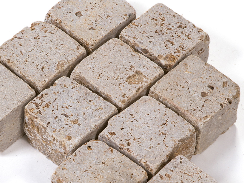 Particolare dei Sampietrini in travertino