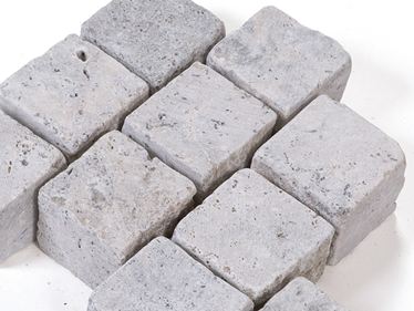 Dettaglio Sampietrini in Travertino Silver