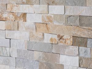 Rivestimenti di pietra fine Cordoba Gold con superficie ruvida a spacco Rivestimenti di pietra in quarzite Cordoba Gold