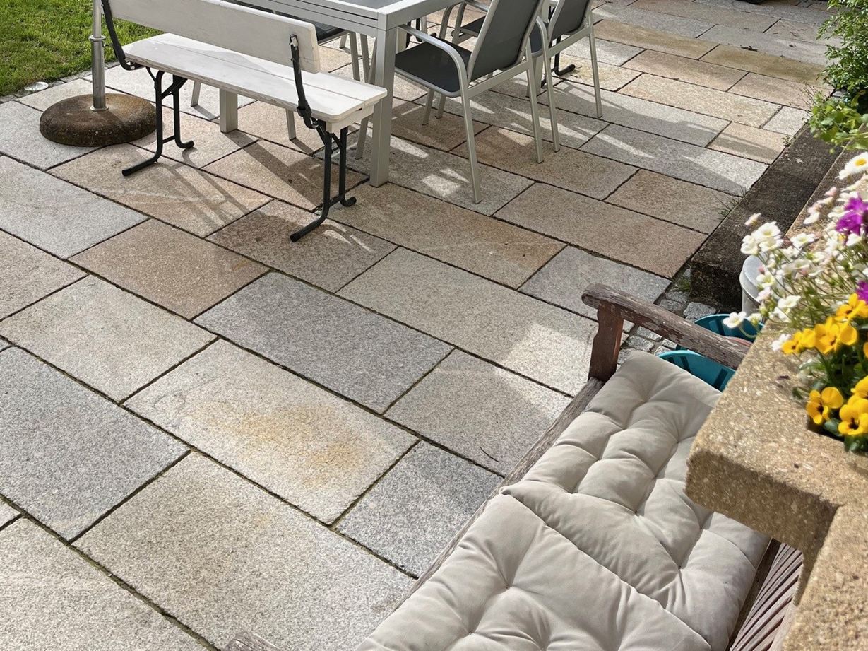 Un tocco di classe e un effetto rustico. Foto del cliente Granito_patio_slab_Girona_Antique_Bank
