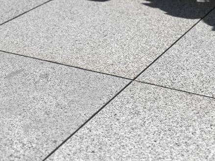 Lastra per terrazza in granito Silver Classico dettaglio