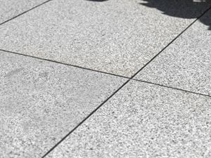 Lastra per terrazza in granito Silver Classico dettaglio
