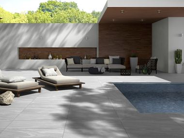 Bellissimo aspetto della pietra, dal grigio chiaro all'argento Le bellissime lastre effetto pietra Mountain Silver, di colore dal grigio chiaro all'argento, trasformeranno il vostro patio in un vero e proprio gioiello.