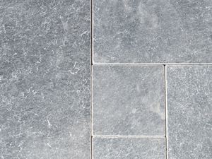 Primo piano di lastre di marmo grigio Afyon Grey