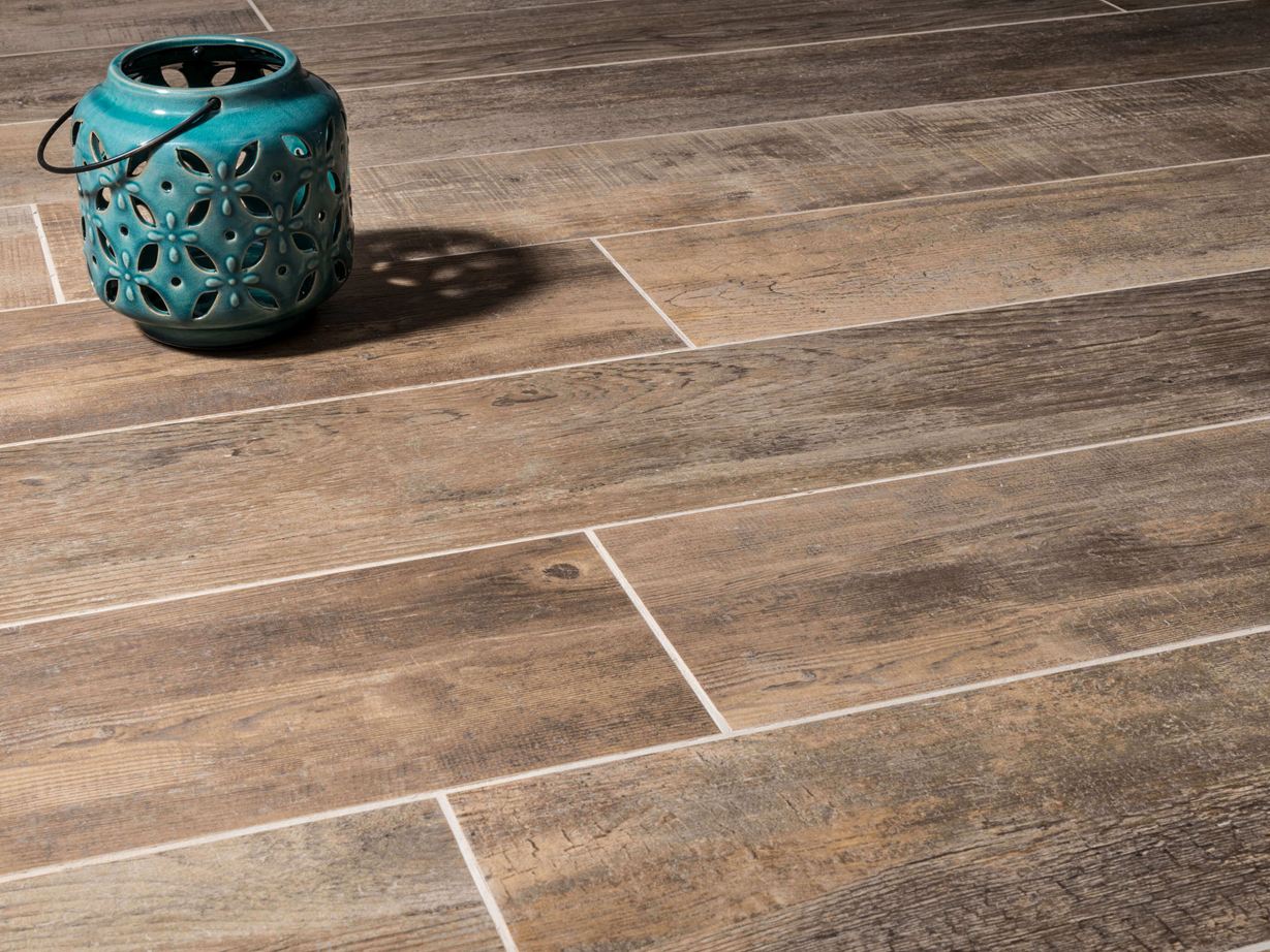 Pannelli effetto legno Indie Nova con lanterna