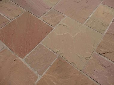 Lastre rossastre di arenaria di Modak posate a legaccio romano