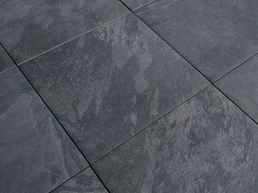 Primo piano dei pannelli scuri a effetto ardesia Alpine Black