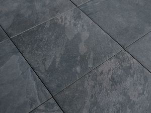 Primo piano dei pannelli scuri a effetto ardesia Alpine Black