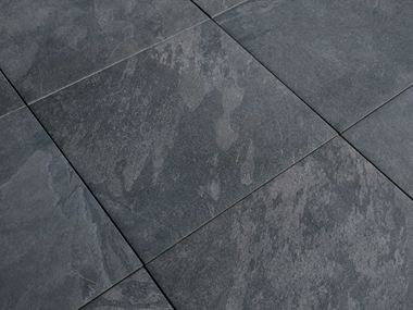 Primo piano dei pannelli scuri a effetto ardesia Alpine Black