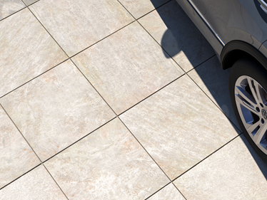 Vista dall'alto su piastrelle effetto pietra Classic Beige da 3 cm con fuga d'auto