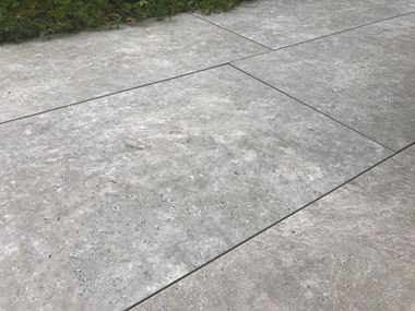 Piastrelle effetto travertino Verona close