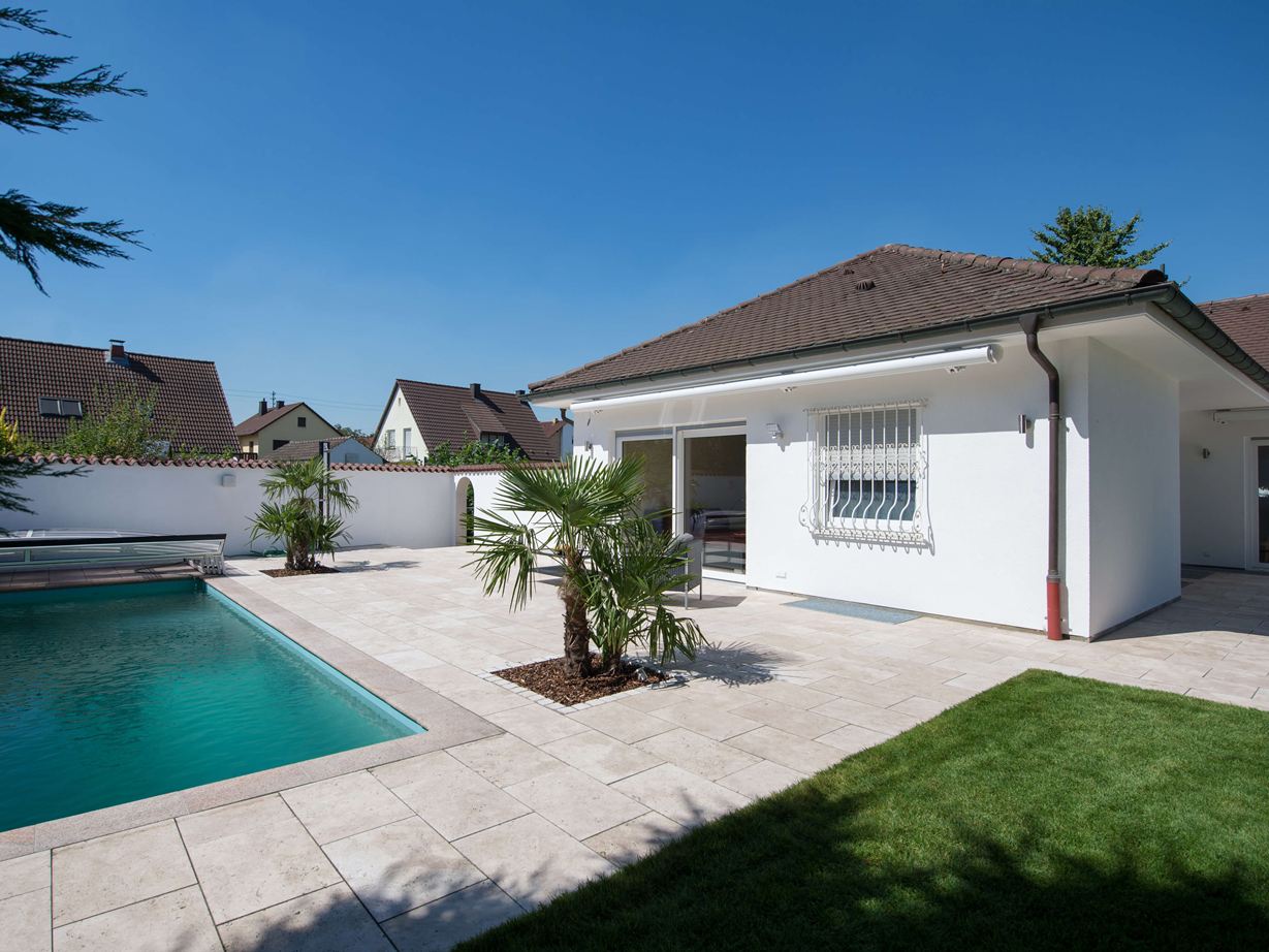 Casa e terrazzo con lastre di travertino Medium Line