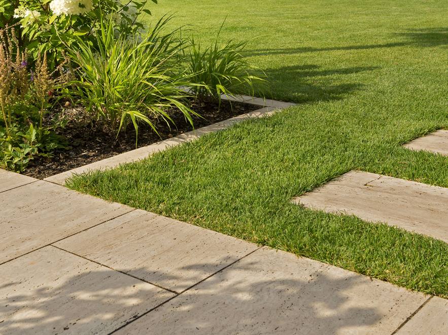Lastre di travertino Natura con bordatura del letto e pietre per gradini
