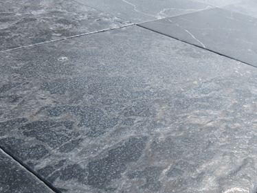 Chateau_Nero_Travertine_Tile_Gallery 1