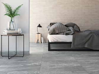 Camera da letto con piastrelle Dolomit Silver effetto granito