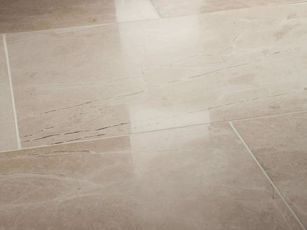 Piastrelle in marmo Royal Cream, lucidate, montate lateralmente