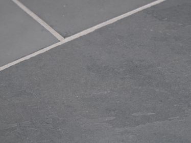 Piastrelle Grey Slate Primo piano con fuga chiara