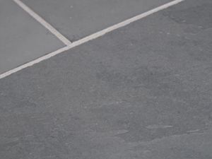 Piastrelle Grey Slate Primo piano con fuga chiara