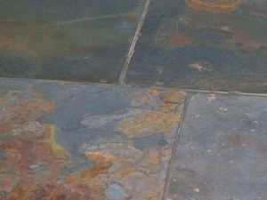 Dettaglio: Primo piano delle piastrelle in ardesia Peacock