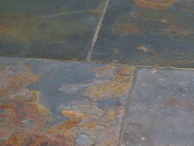 Dettaglio: Primo piano delle piastrelle in ardesia Peacock