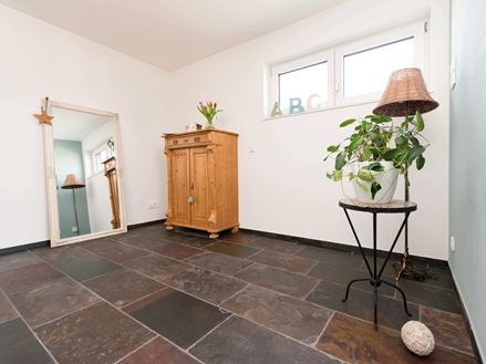 Peacock Multicolor piastrella in ardesia con superficie a spacco nel bagno