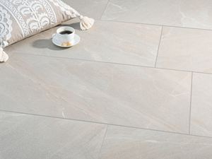 Piastrelle effetto ardesia Canyon Gold con tazza da caffè e cuscino