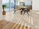 Zona pranzo con piastrelle in travertino Ivory Classic