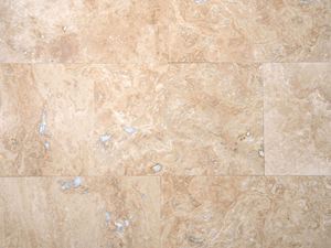 Travertino Ivory Classic con fughe strette