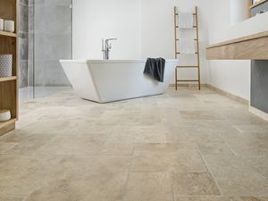 Piastrelle di travertino Ivory Cream nel bagno