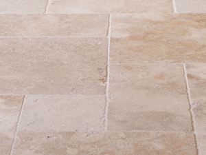 Piastrelle Medium in travertino burattato