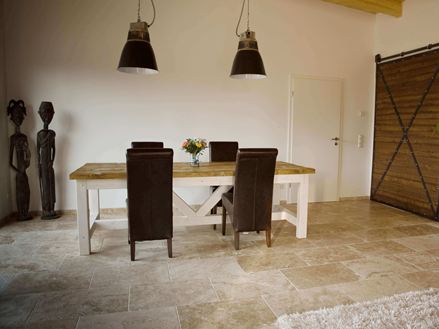 Foto del cliente: Piastrelle rustiche in travertino posate nella zona pranzo