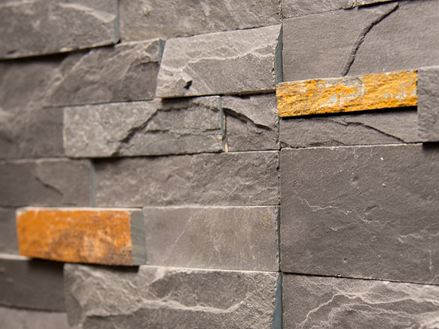 Illustrazione dei rivestimenti in mattoni per pareti in ardesia Peacock Black