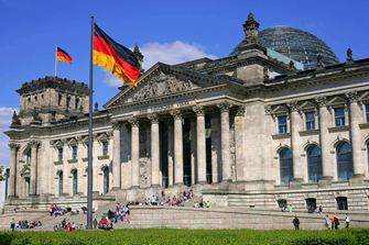 Il Reichstag di Berlino con la facciata in pietra arenaria di Deutmannsdorf