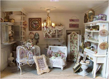 Camera con molti mobili in stile francese