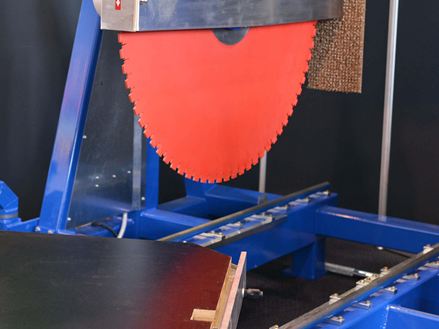 Sega per pietra in rossoblu