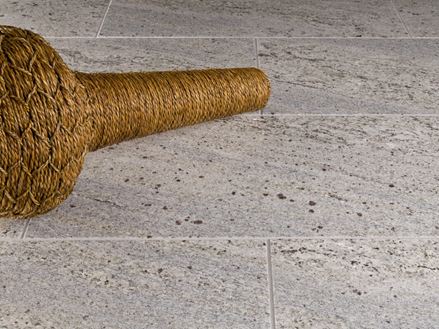 Decorazione su pavimento piastrellato Granito Kashmir Bianco