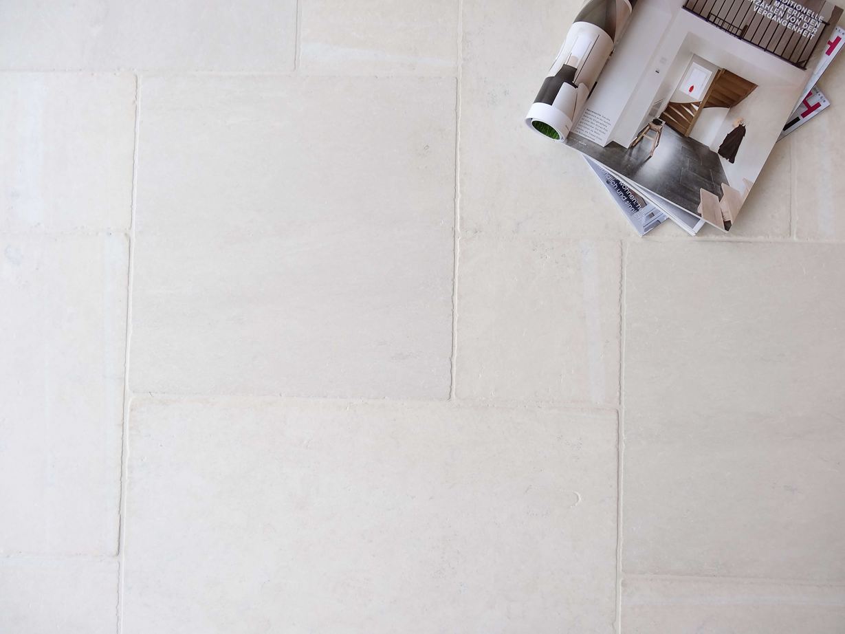 Piastrelle Donau, vista frontale con decorazione