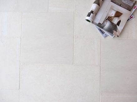 Piastrelle Donau, vista frontale con decorazione